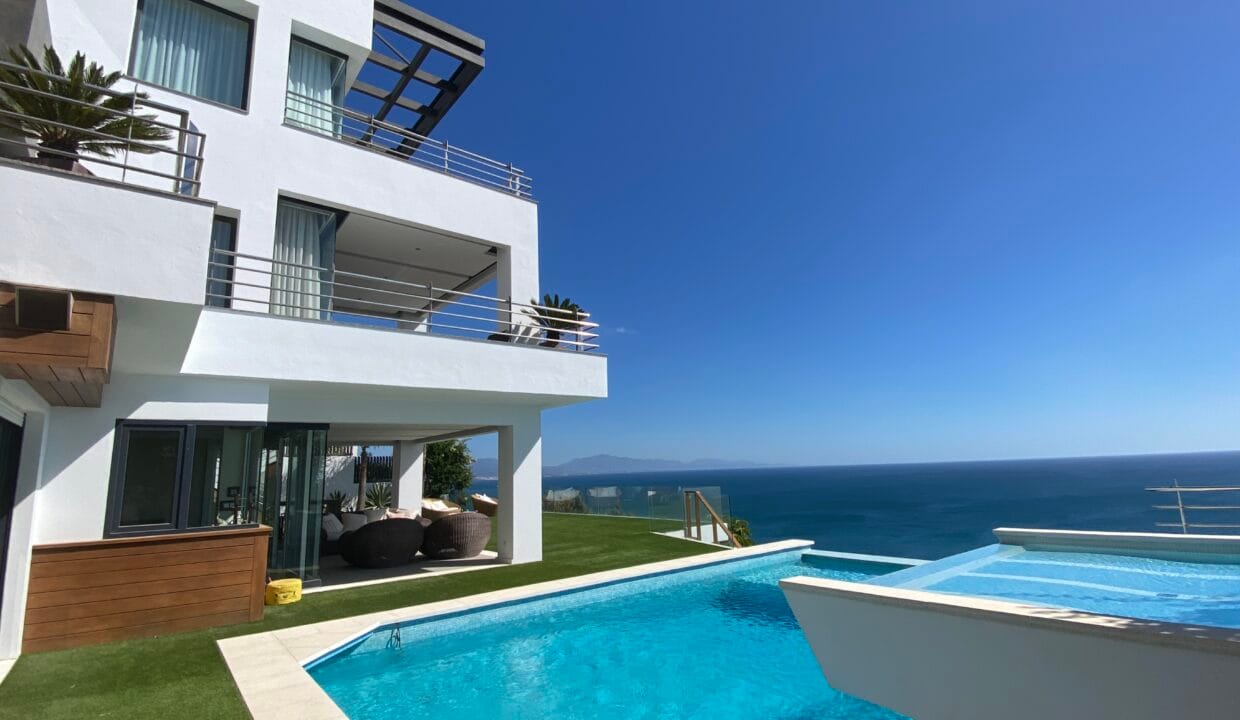 35 La Pal 48 Pool area Sept 22